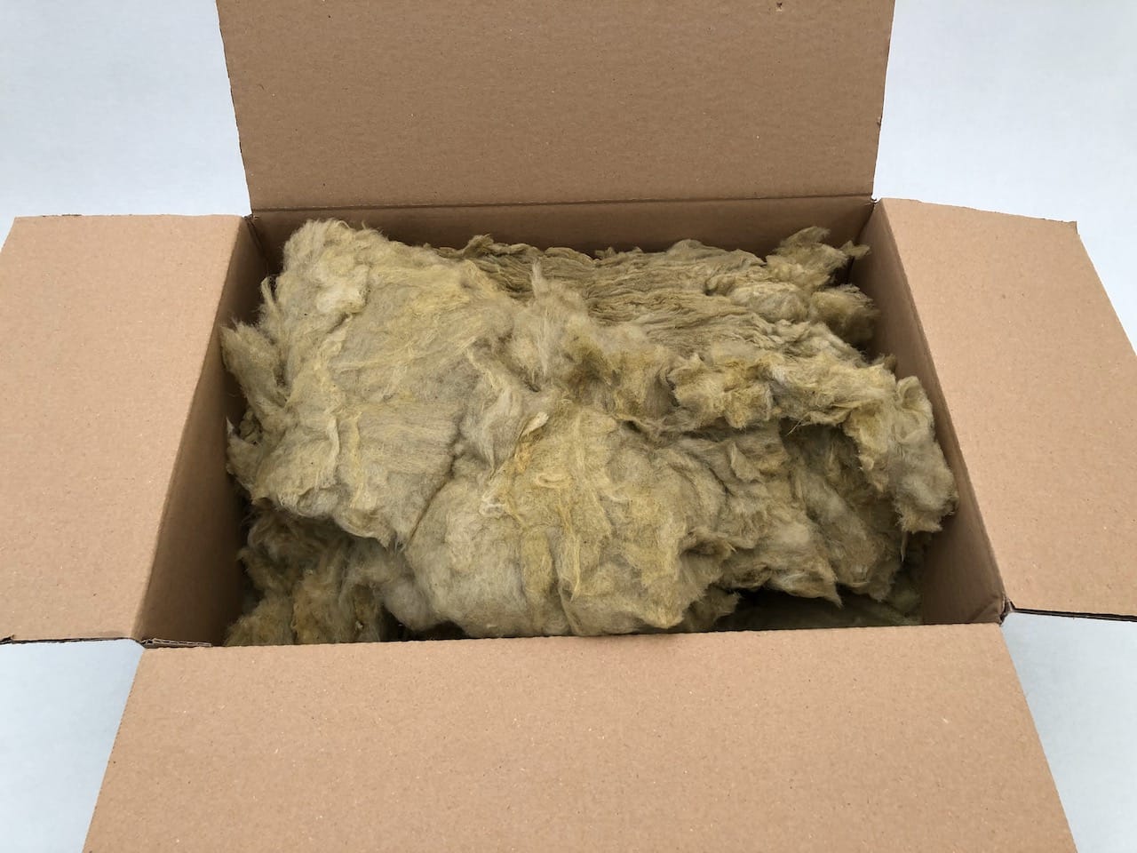 http://www.kaminladen.de/cdn/shop/products/steinwolle-lose-mineralwolle-karton-1kg-01.jpg?v=1685370729