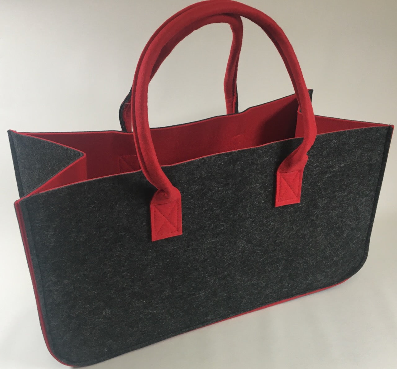 Tasche für Kaminholz aus dunkelgrauem/rotem Filz 50x25x25cm